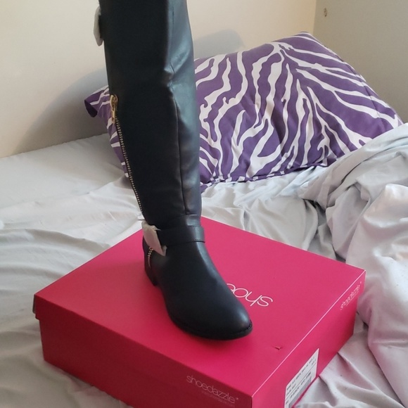 Shoes - Picture 2 of 4